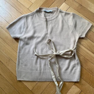 Zara topp - I nytt skick, aldrig använts💘säljs inte längre på zara längre. Storlek s 