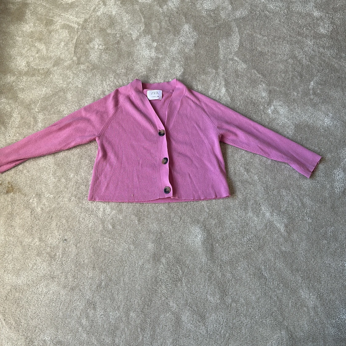 Rosa ribbad kofta från Zara