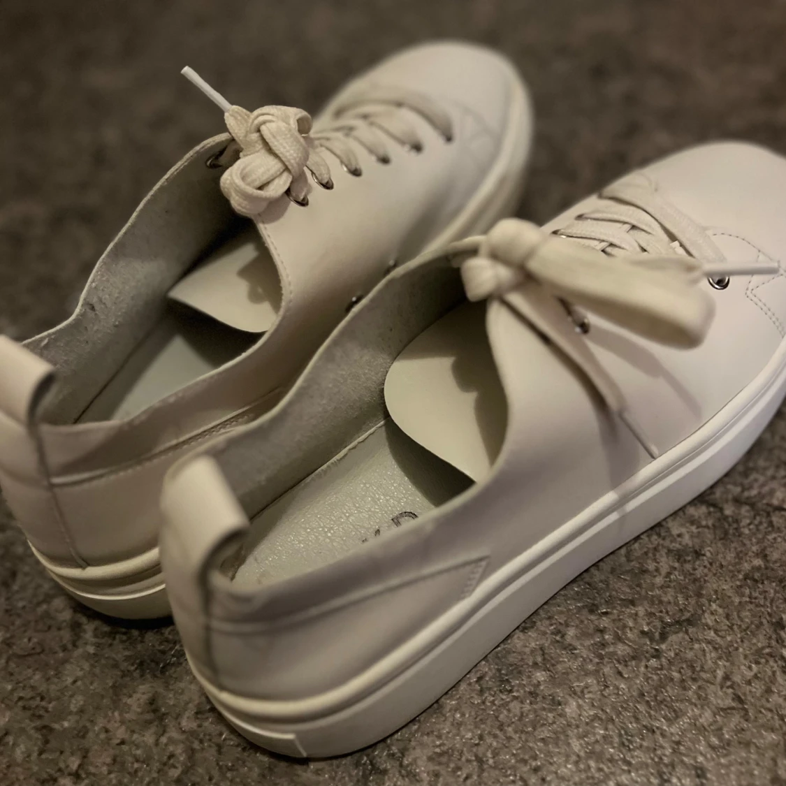 Vita sneakers med snörning - 2