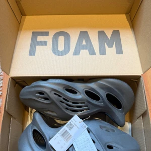 Adidas Yeezy Foam Runner  - Säljer ett par Adidas Yeezy Foam Runners!