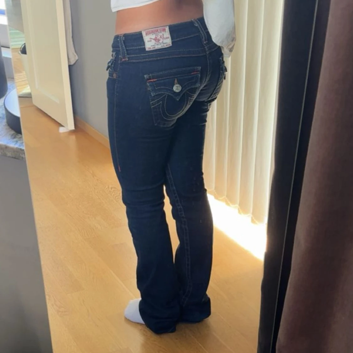 Mörkblå bootcut jeans från True Religion - 1