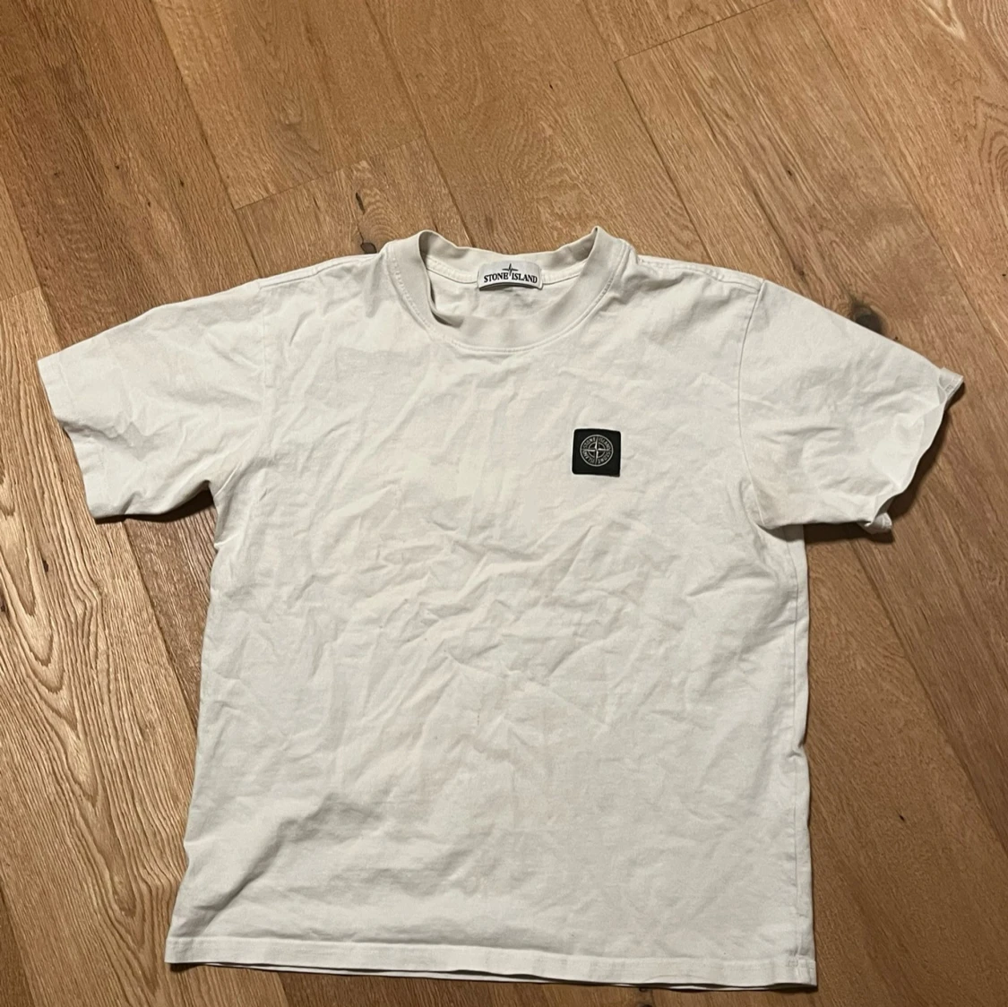 Vit t-shirt från Stone Island