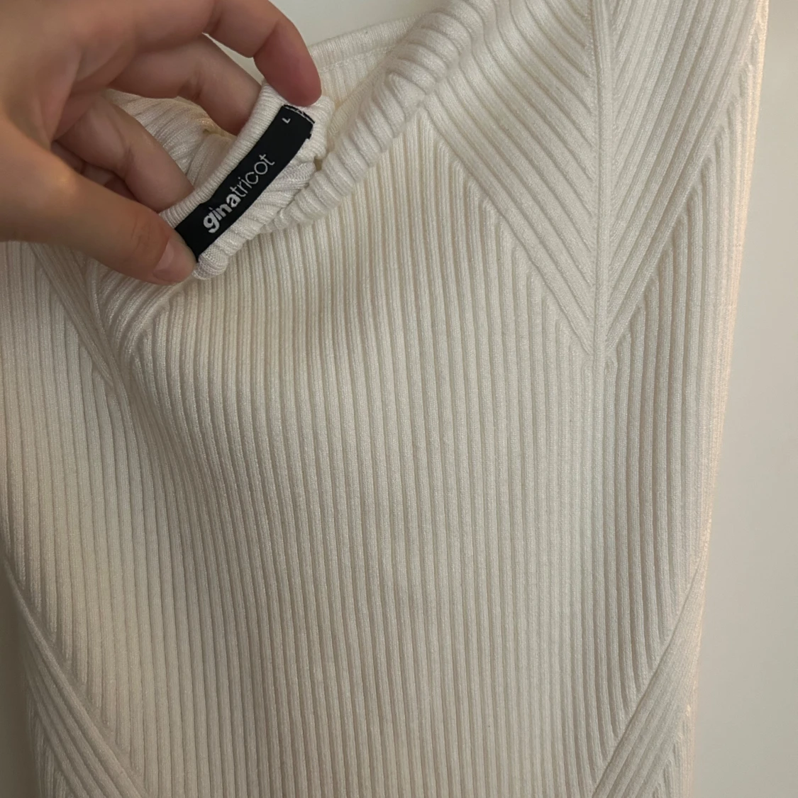 Vit ribbad klänning från Gina - 2