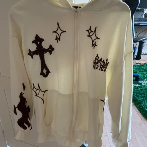Beige zip-up hoodie - Använt några gånger, bekväm.