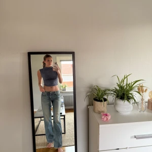 Lågmidjade jeans från Zara, full length  - Lågmidjade jeans från Zara i full length, jag är 182 cm! Kommer tyvärr inte till användning… 