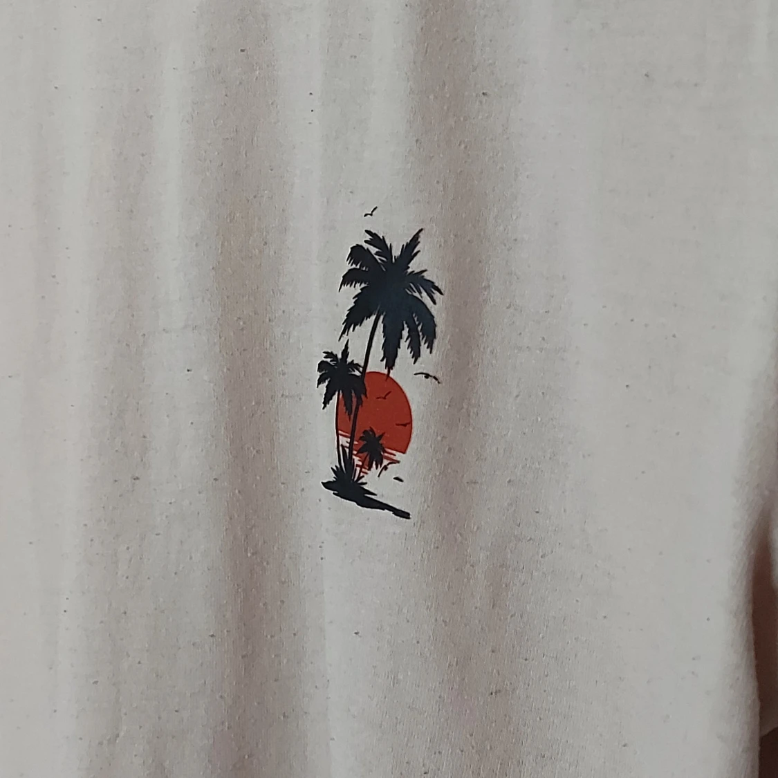 Beige t-shirt med palmtryck - 3