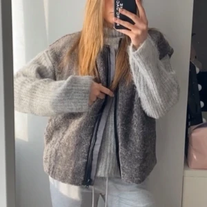 Väst - Snygg grå väst!😍aldrig använd, som ny. Skulle säga M, passar snyggt om man har S
