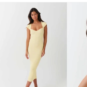 Klänning ifrån Gina!!! - Hej!!! Förra året så testade jag en sådan klänning på Gina, den satt som en smäck o jag ångrar att jag inte köpte den. Någon som kan tänka sig sälja för rimligt pris i strl: S-M??? 