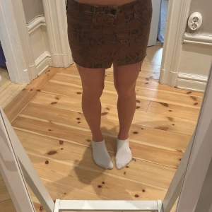 7 for all mankind kjol - Midjemått rakt över: 36, men det är stretch💘