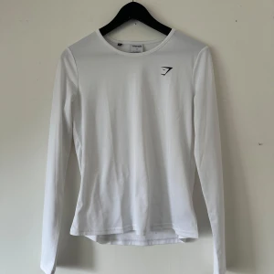  träningströja från Gymshark - använd 1 gång, super skön och lätt. 