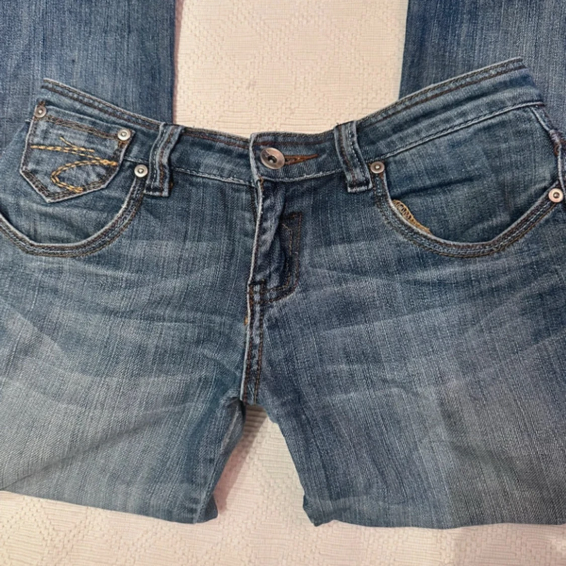 Blå bootcut jeans från Jones Jeanswear - 1