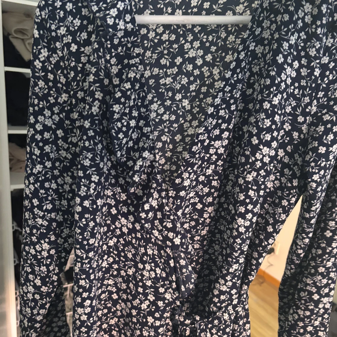 Blommig omlottklänning från ONLY