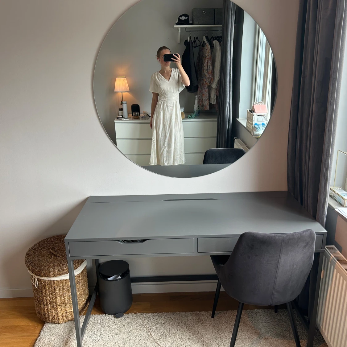 Vit långklänning med v-ringning och kort ärm - 1