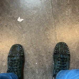 Christian Louboutin  - Loubs. Pris kan diskuteras. Hör av dig vid intresse och om du vill byta mot något. Bara att fråga om mer bilder, box finns. 