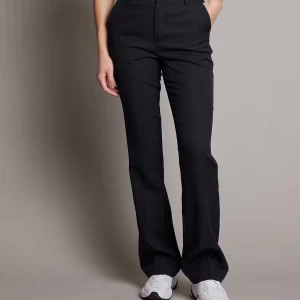 Kostymbyxor från bikbok - Jätte fina kostymbyxor, köpta för ett tag sen men knappt använda då de är för små. I storlek 34 men kan passa en 32.  Pris kan diskuteras