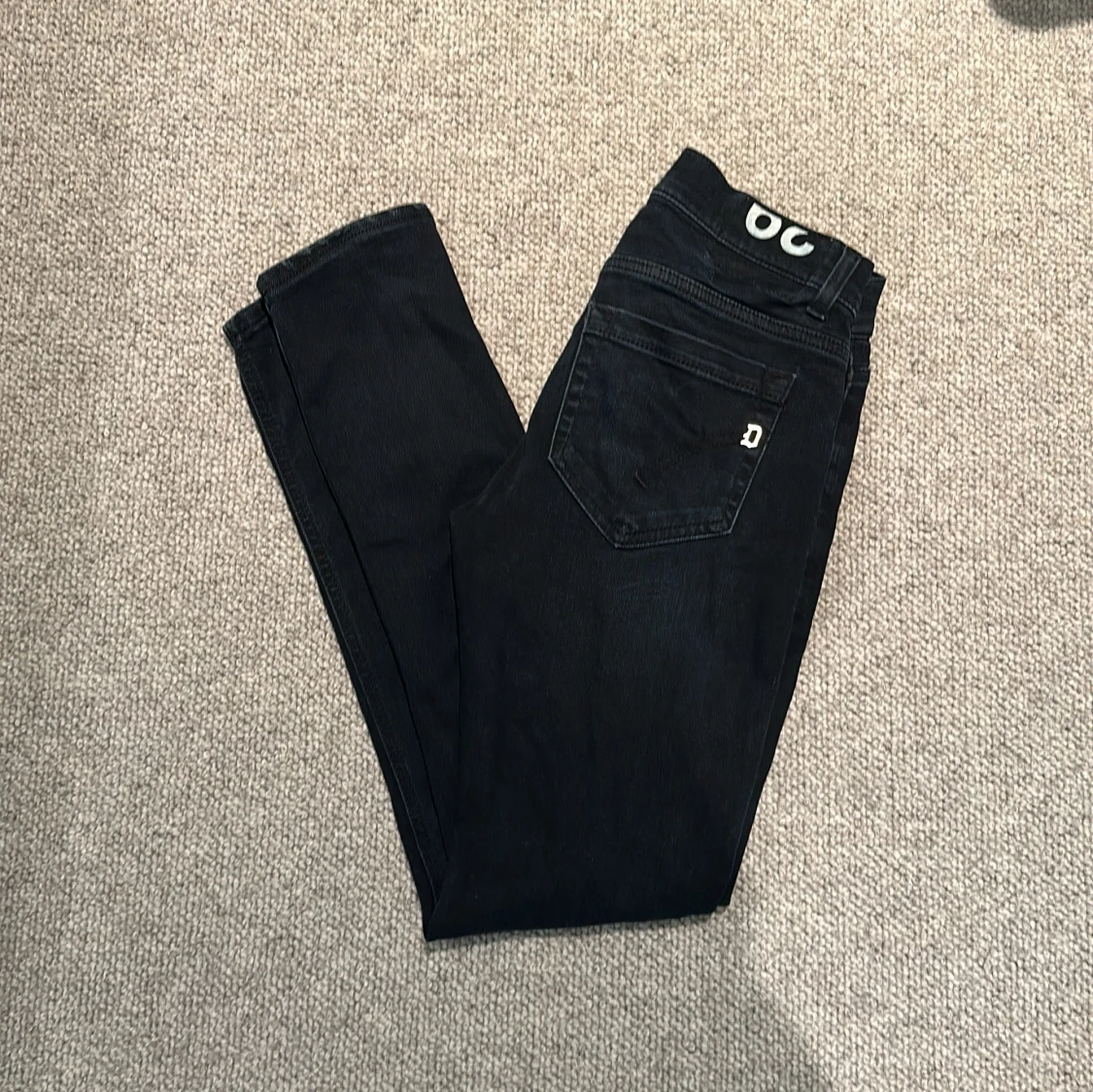 Mörk blåa dondup jeans