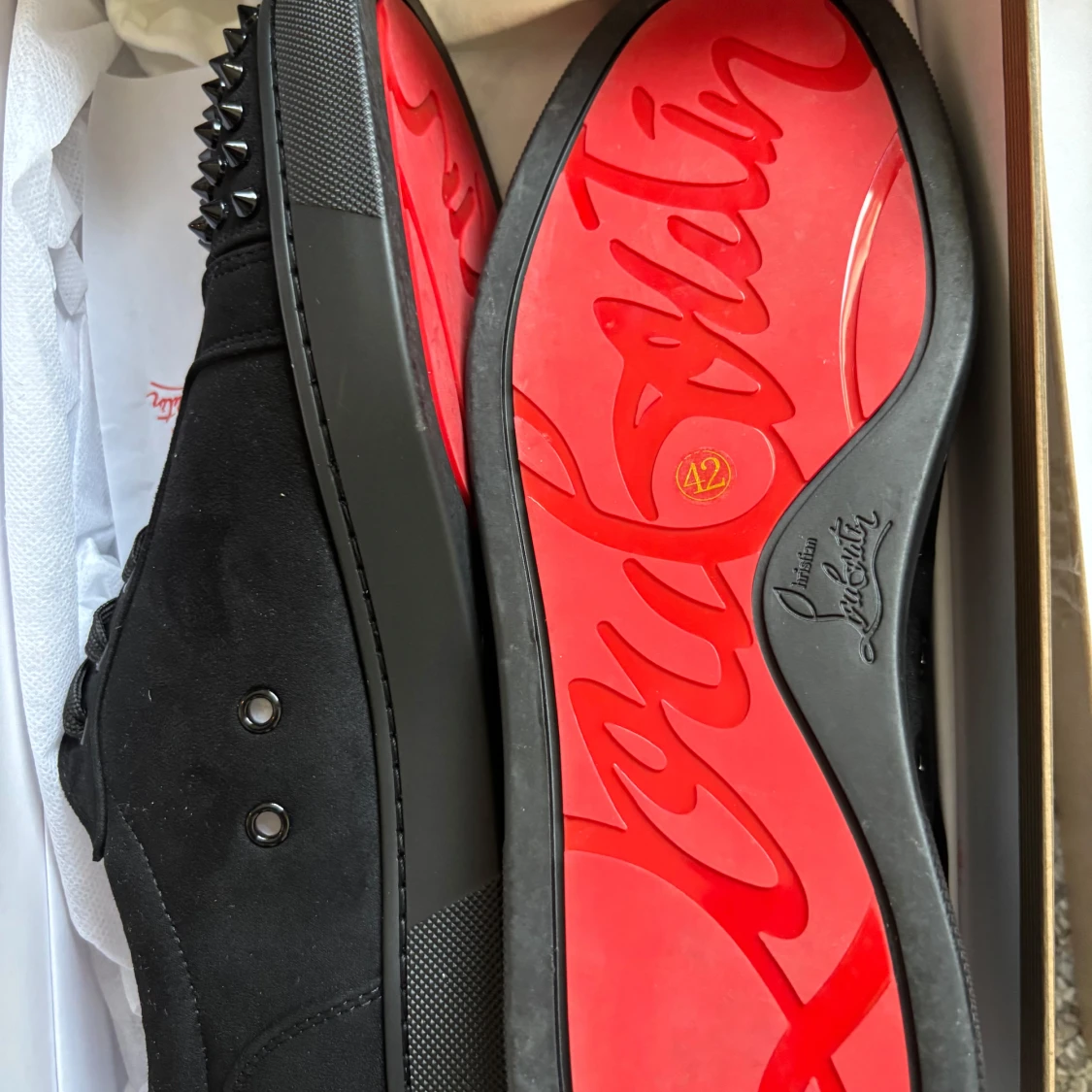 Svarta sneakers med nitar från Christian Louboutin - 1