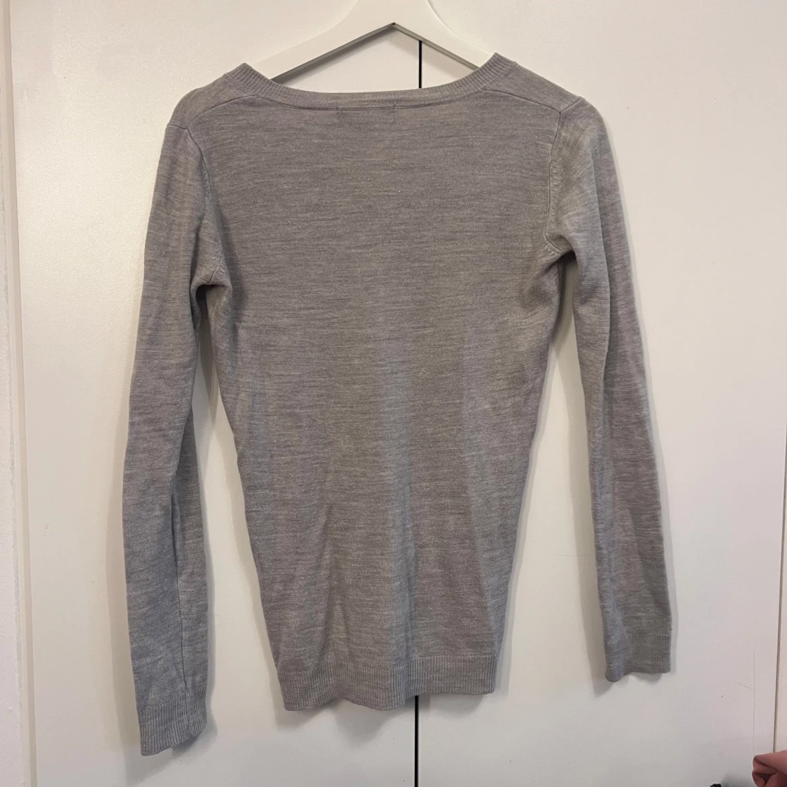 Grå v-ringad tröja från Primark - 3