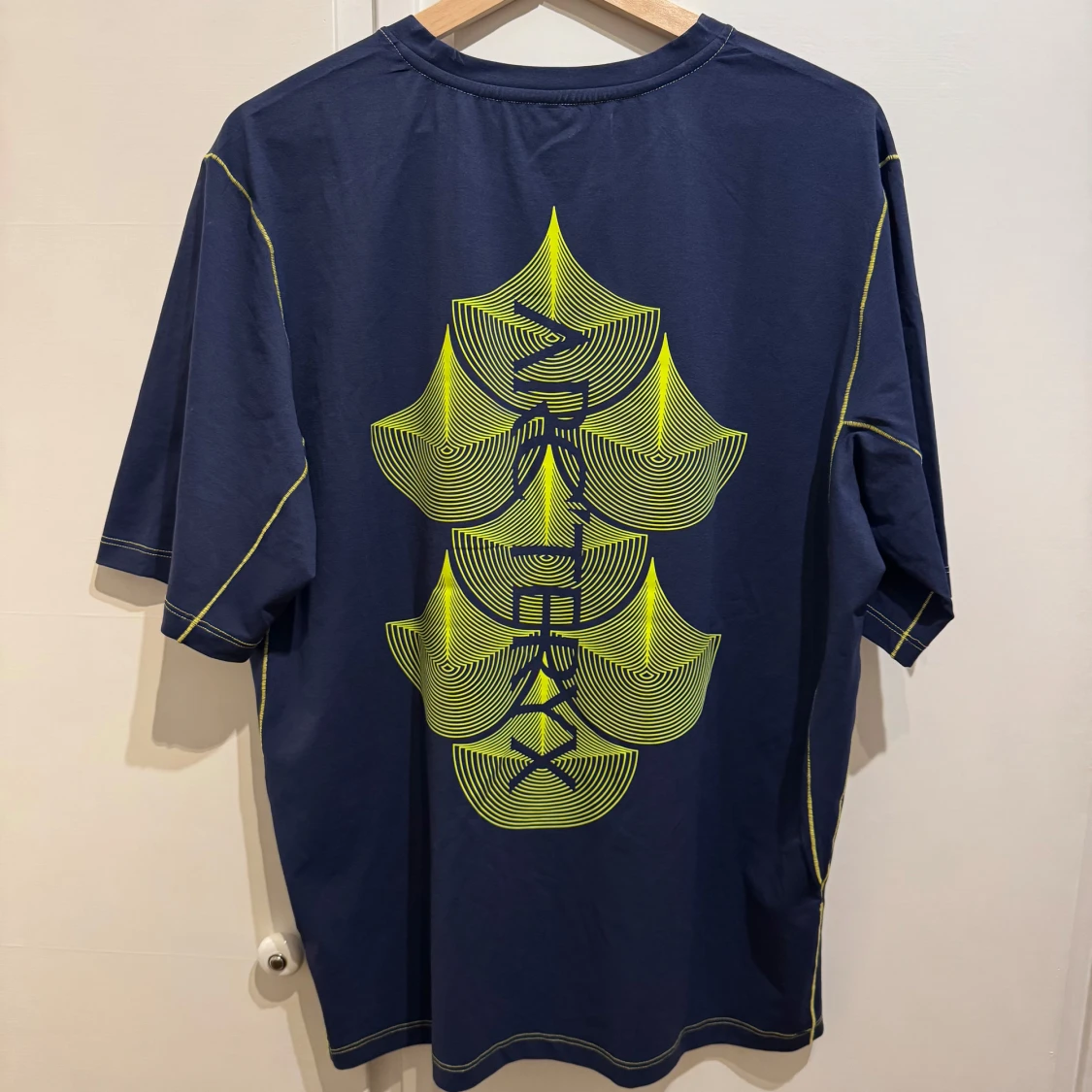 Blå funktions-t-shirt från Arc'teryx med grafiskt tryck - 1