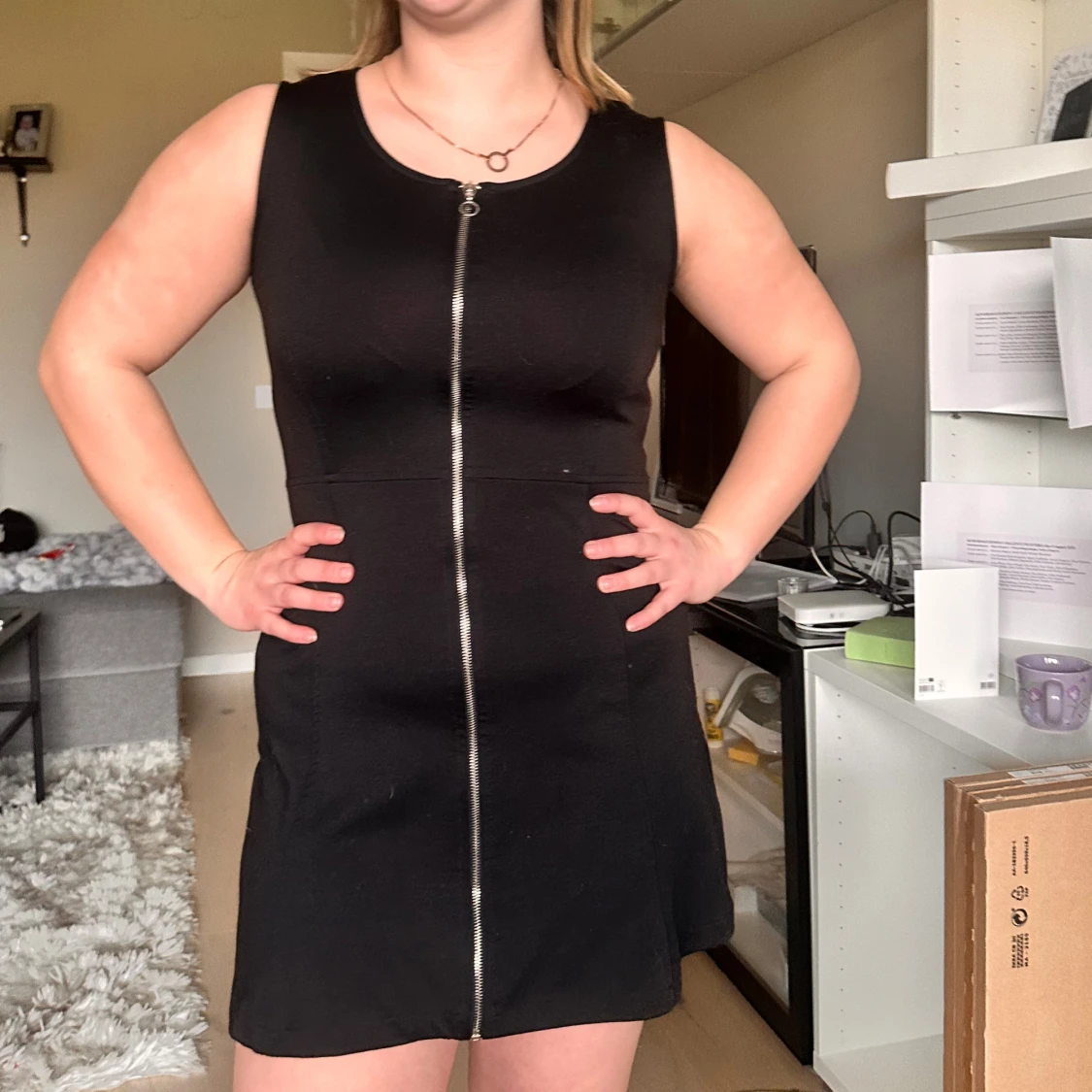 Svart ärmlös klänning med dragkedja