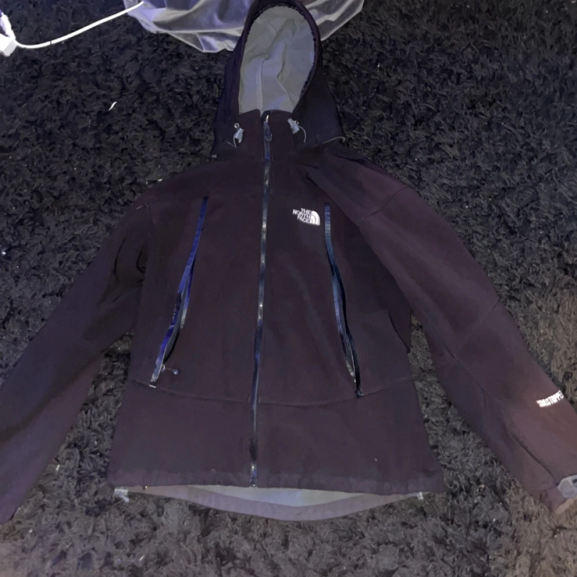 Svart softshelljacka från The North Face Summit Series Den är M