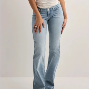 No waist bootcut jeans  - Säljer dessa trendiga slutsålda jenas från Nelly då jag fått dom i present men inte riktigt passade mig, helt nya!🩷Skriv privat för fler bilder