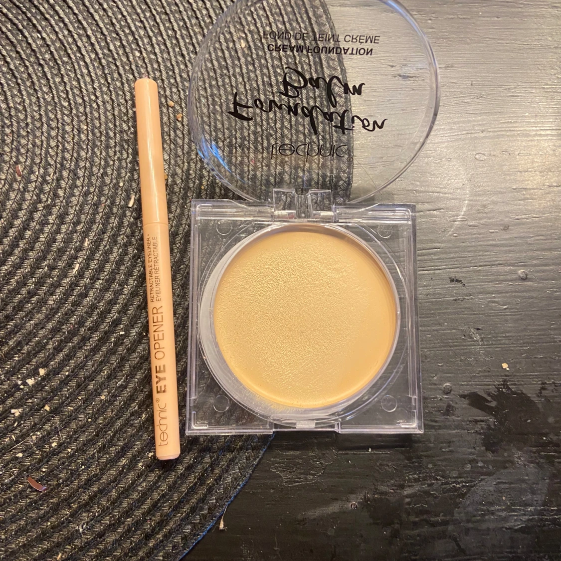 Technic Foundation Balm & Technic Eye Opener Pencil - 1