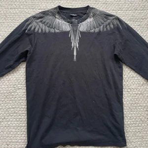 Marcelo Burlon tröja - Marcelo burlon tröja, bra skick, storlek S, hör av dig vid funderingar! 