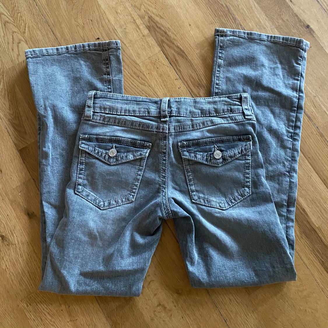 Ljus gråa jeans