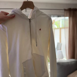 Replay zip hoodie - Köptes i januari, storlek L. Inget kvitto men nk påse följer med. Skick 9/10