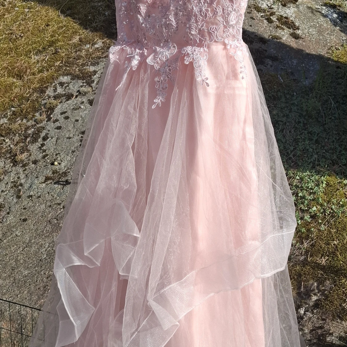 Ljusrosa bal/festklänning med spets och tyll