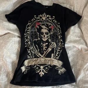 Emo tröja  - Jätte snygg o sitter så fint på, använd en gång pris kan diskuteras