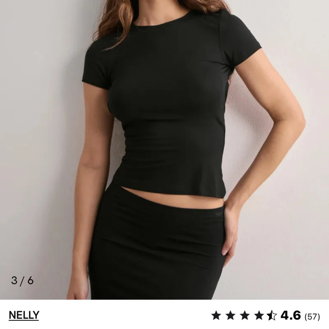 Svart croppad topp med öppen rygg från Nelly - 1