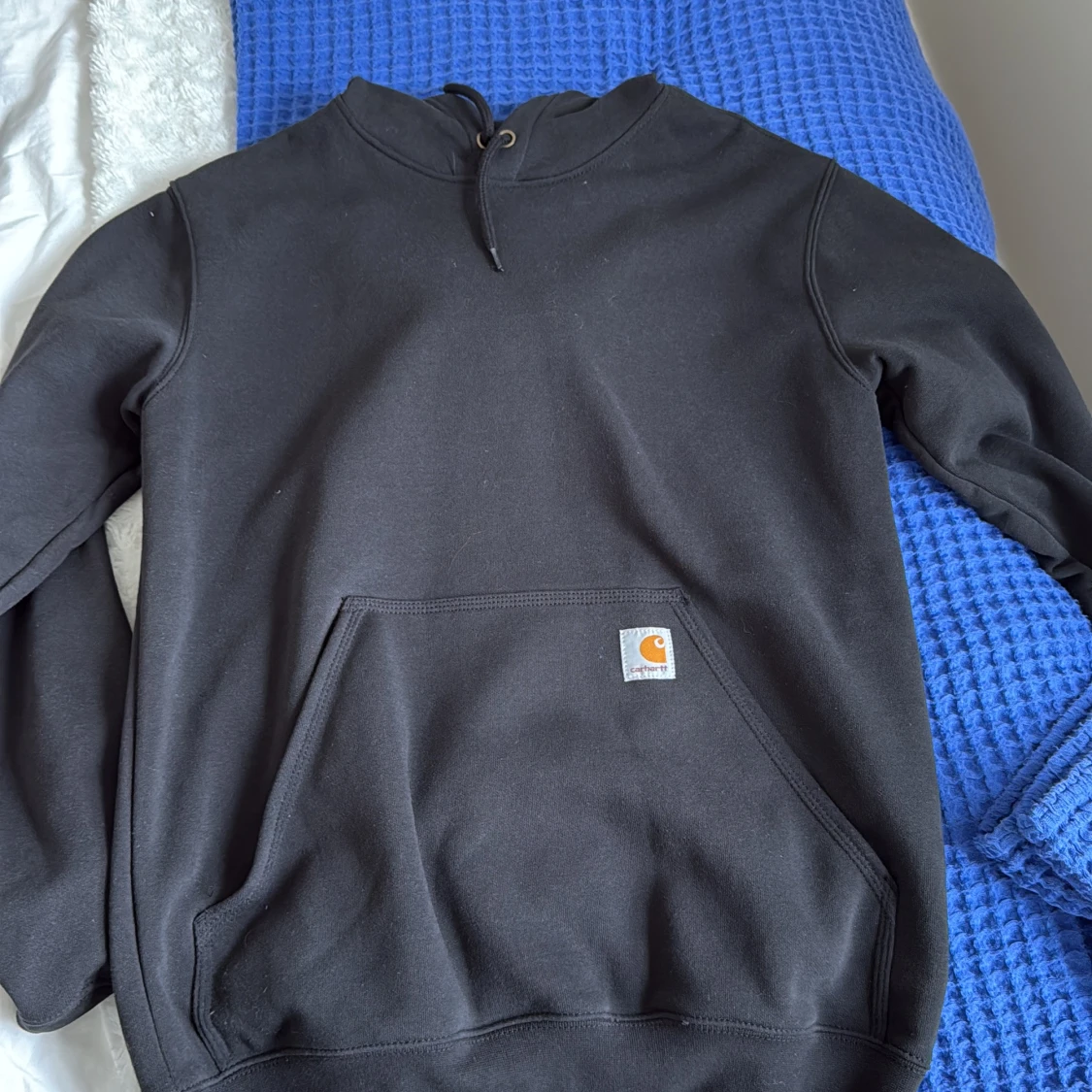 Svart hoodie från Carhartt - 2