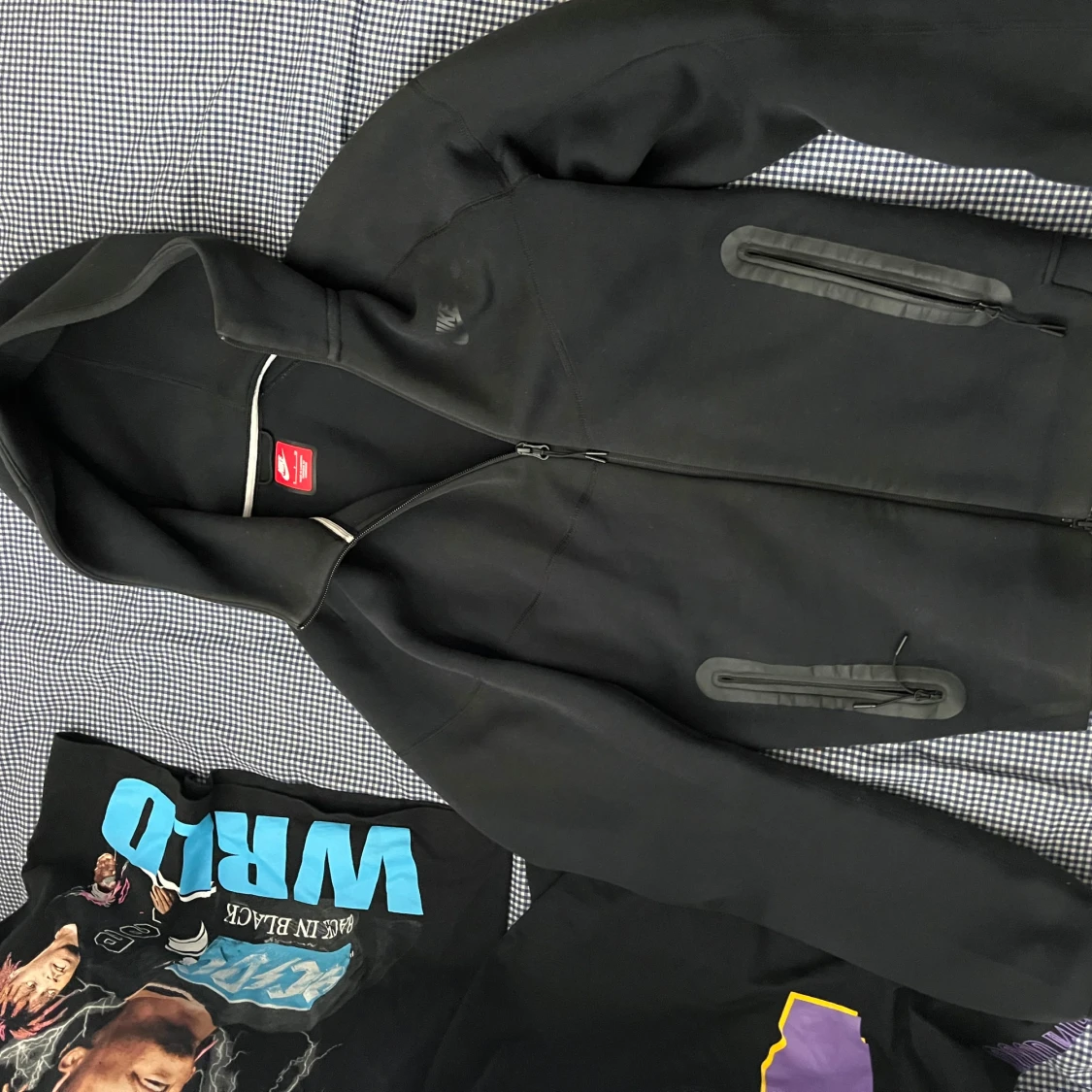 Svart softshelljacka med huva från Nike - 1