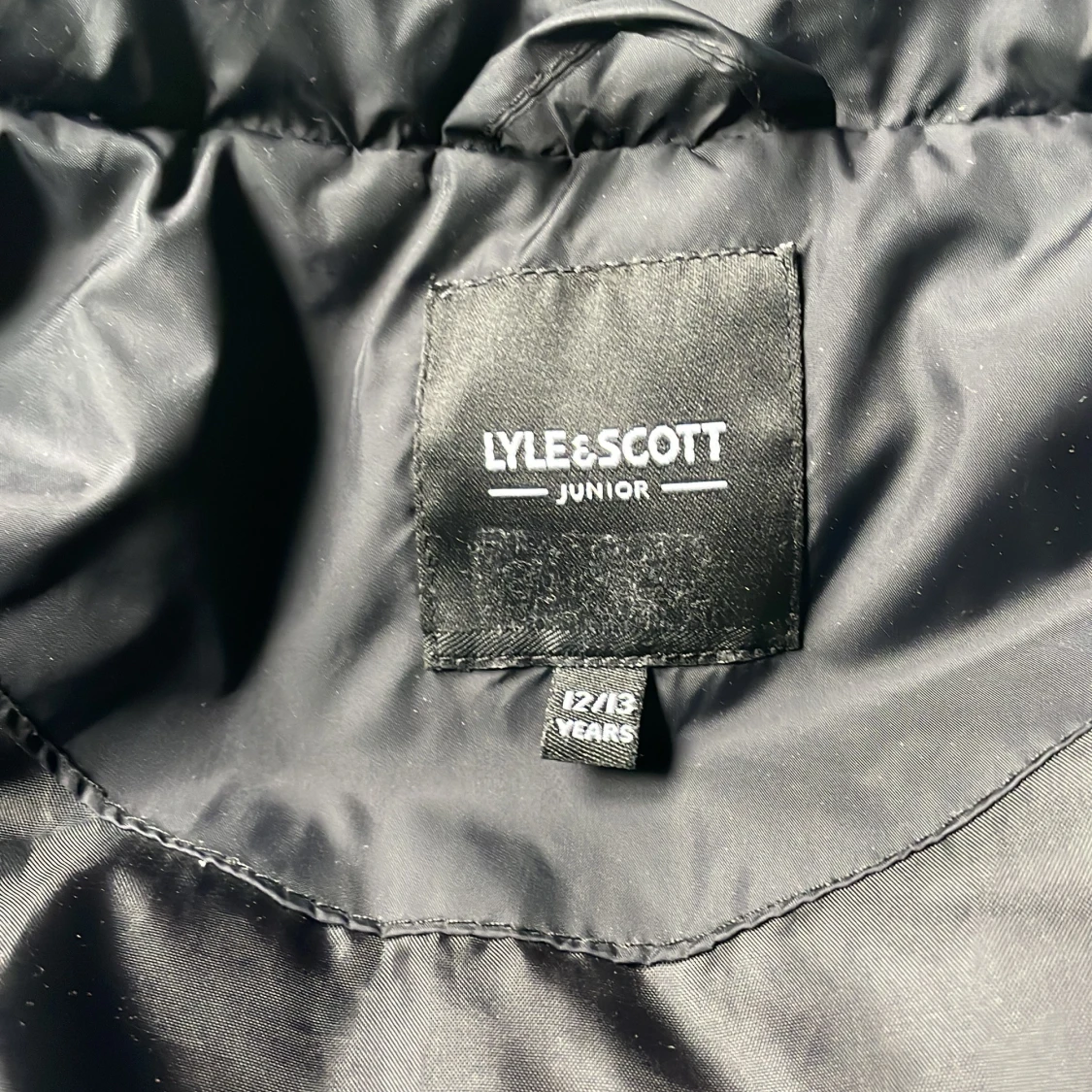 Svart dunväst från Lyle & Scott Junior - 2