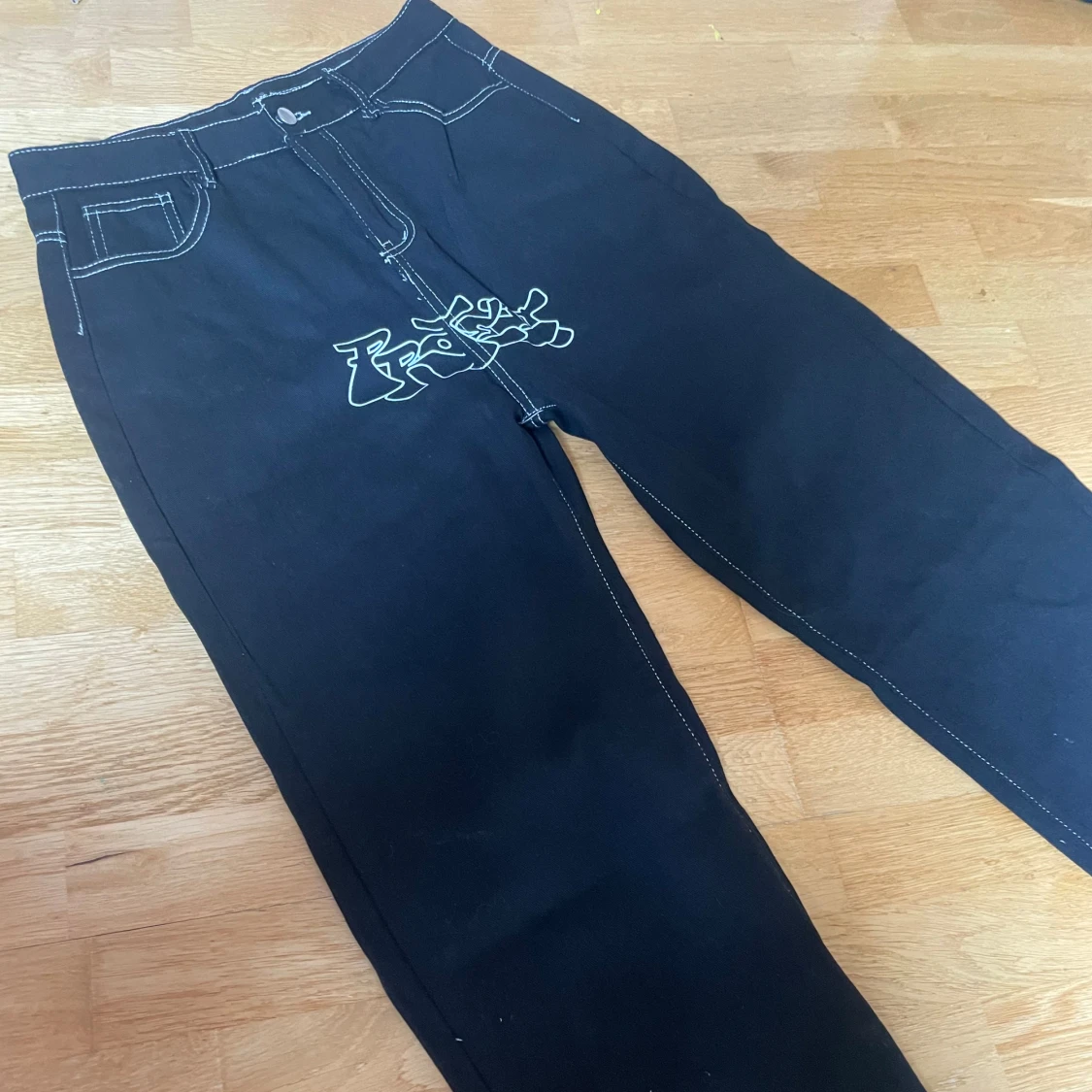Svarta jeans contrast stitching tryck - 90