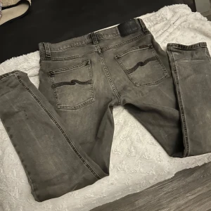Nudie jeans  - Tja! Säljer mina feta nudie jeans i modellen Lean Dean och strl 31/30 och i skicket 9/10 super bra skicka pris 599 kan gå ner vid snabb affär! Hör av er om ni skulle ha några funderingar!