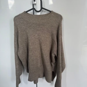 Brun stickad tröja  - Stickad tröja ifrån Hm, storlek XS🦋