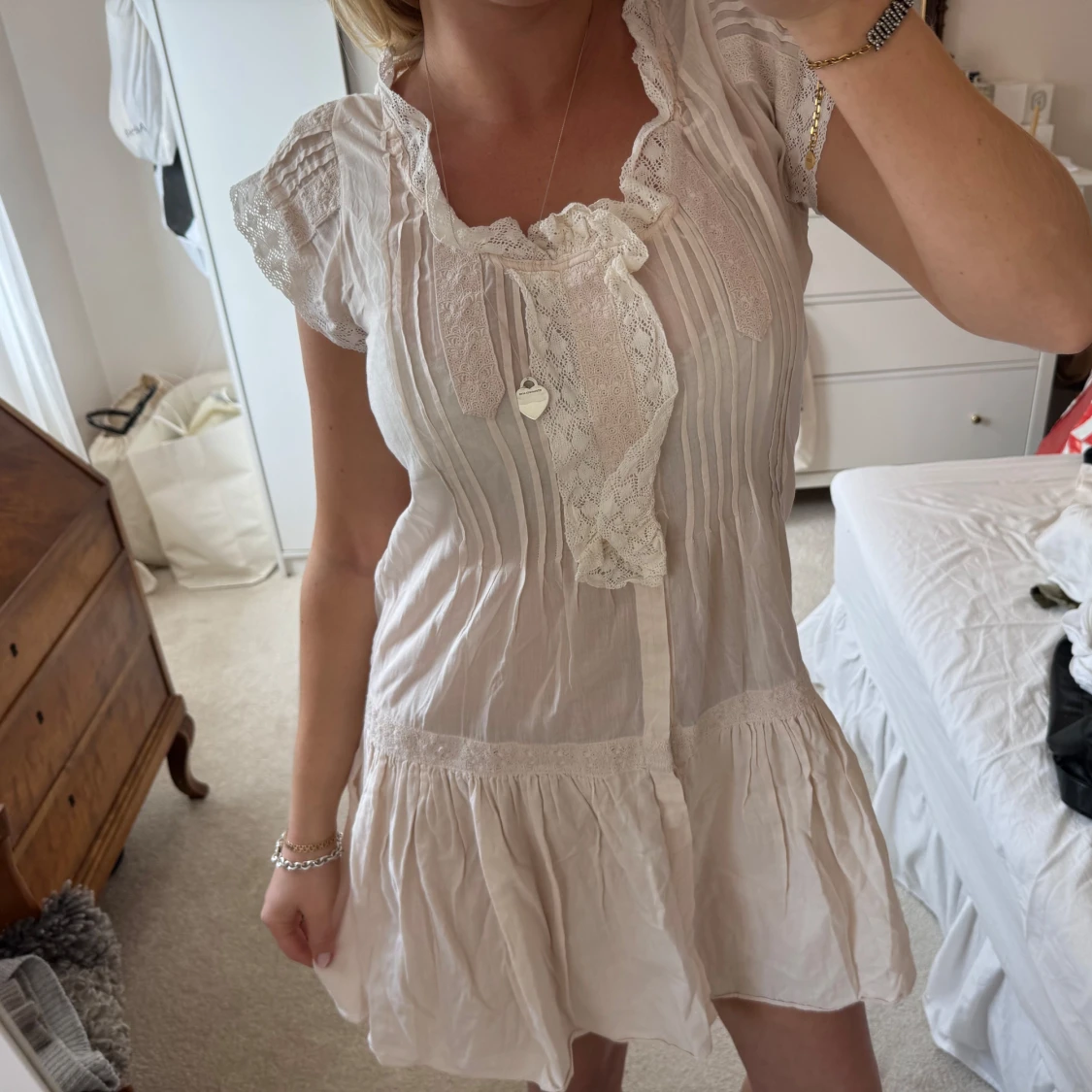 Snygg kortärmad klänning - 4