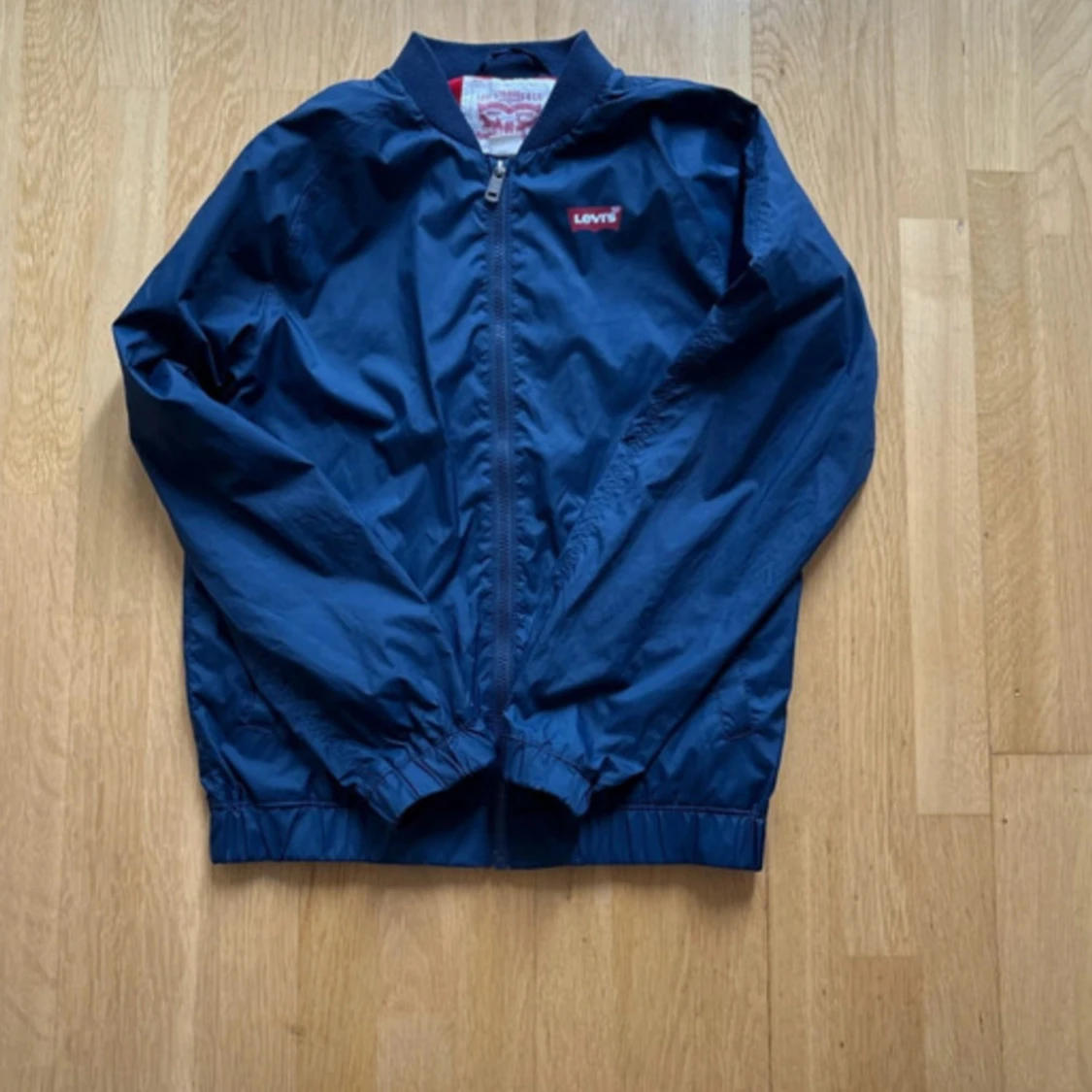 Blå vindjacka från Levi's