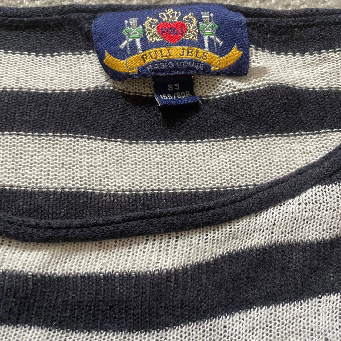 Svartvit randig långärmad tröja från P&J - 1