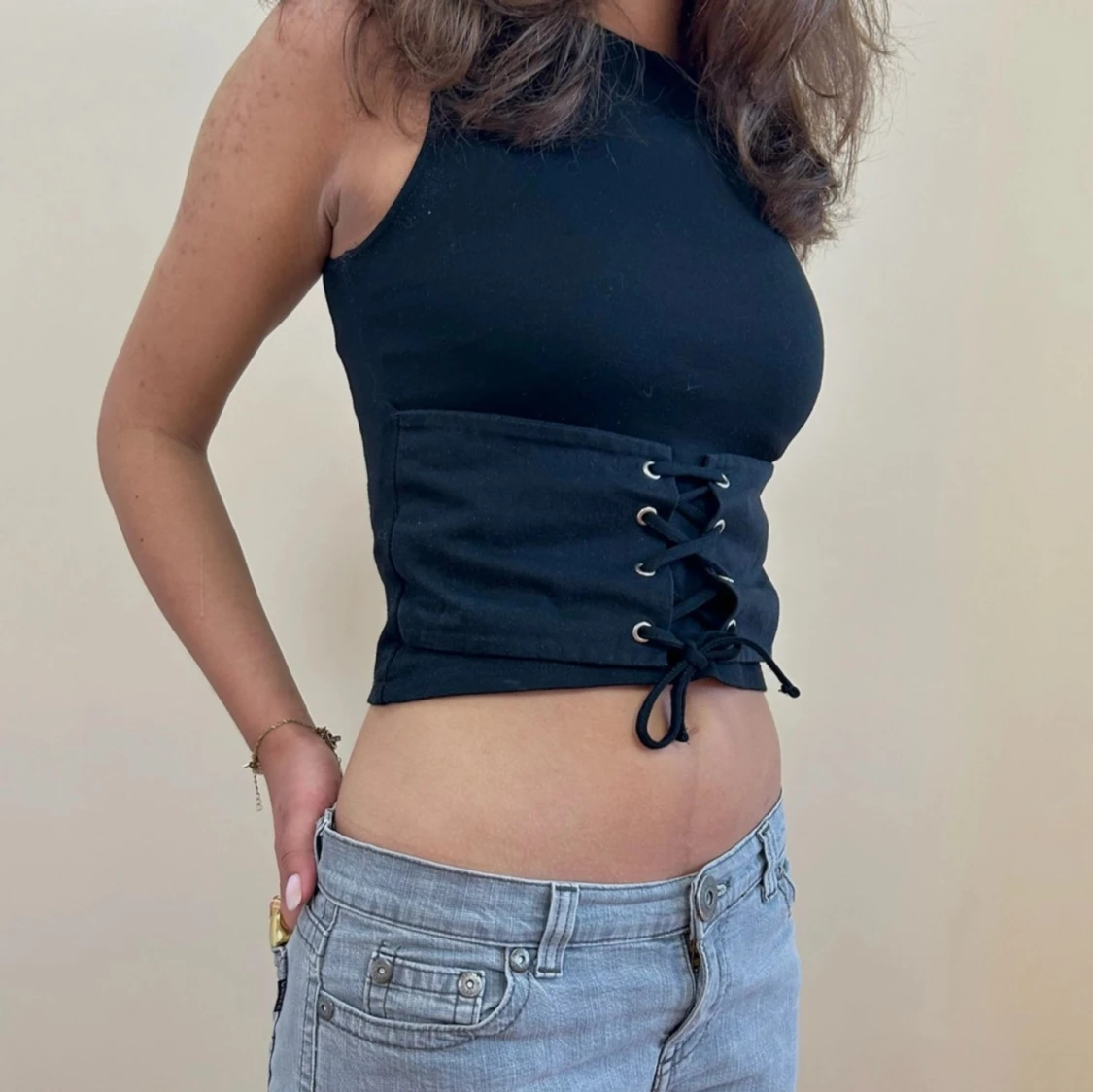 Svart topp med knytning - 90