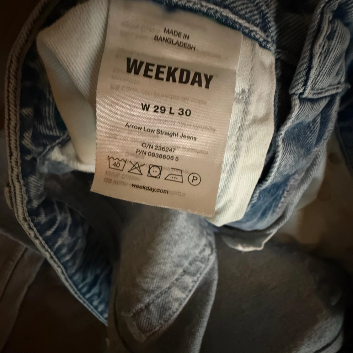 Arrow Low Straight Jeans från Weekday - 2