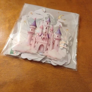 Mystery bag - En hemlig påse med klister märken, passar yngre personer. Över 30 klistermärken 