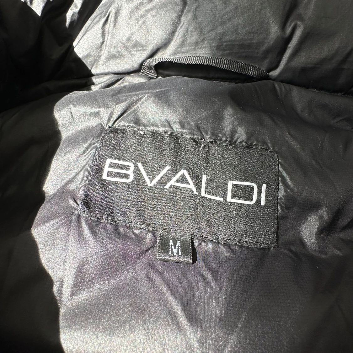 Bvaldi väst med luva  - 2