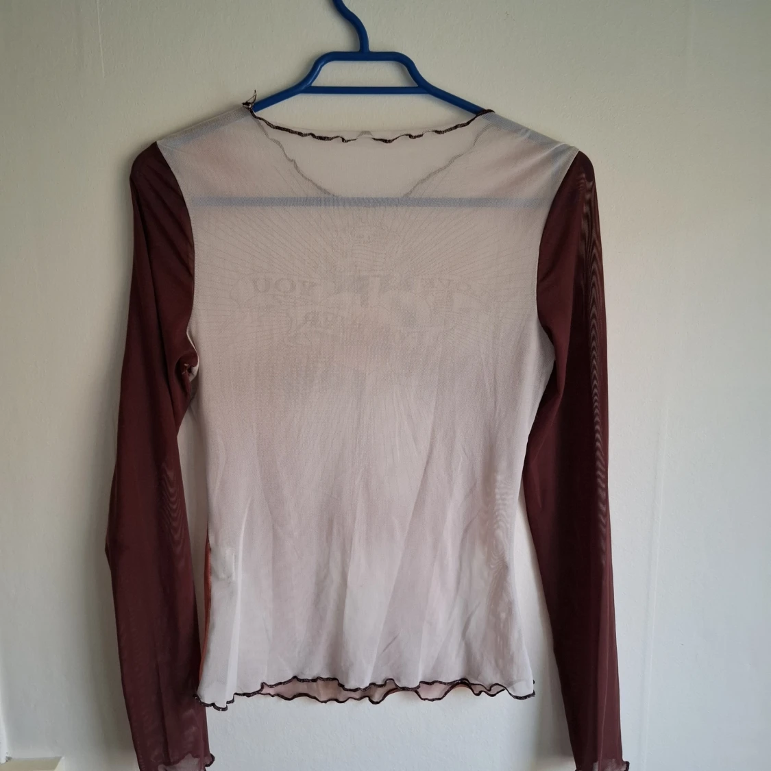 Mesh topp med tryck och långa ärmar - 2