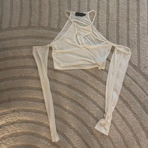 Prettylittlething crop top - Använt 1 gång