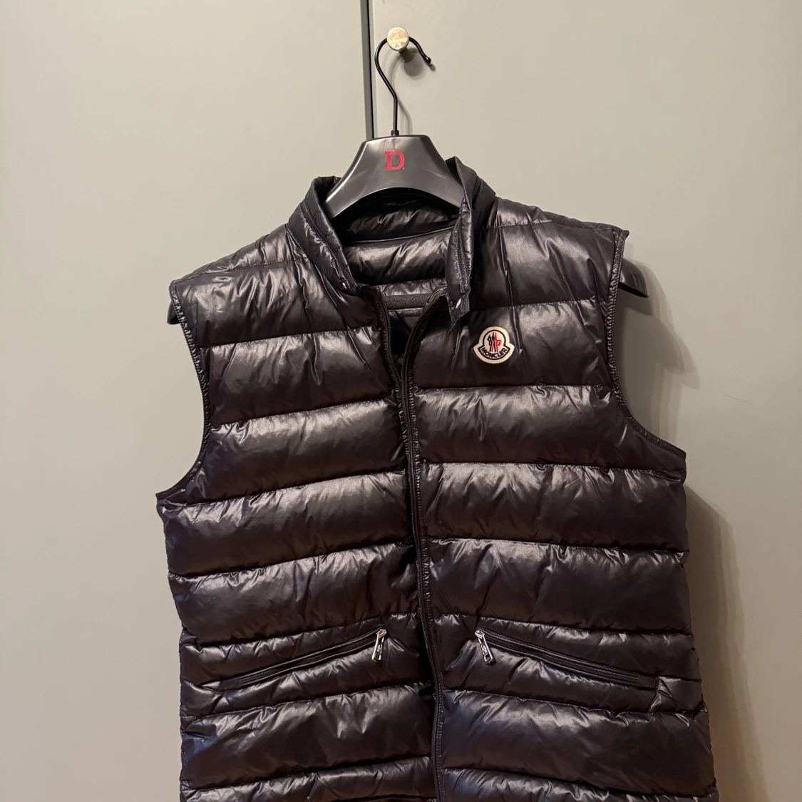Svart dunväst från Moncler