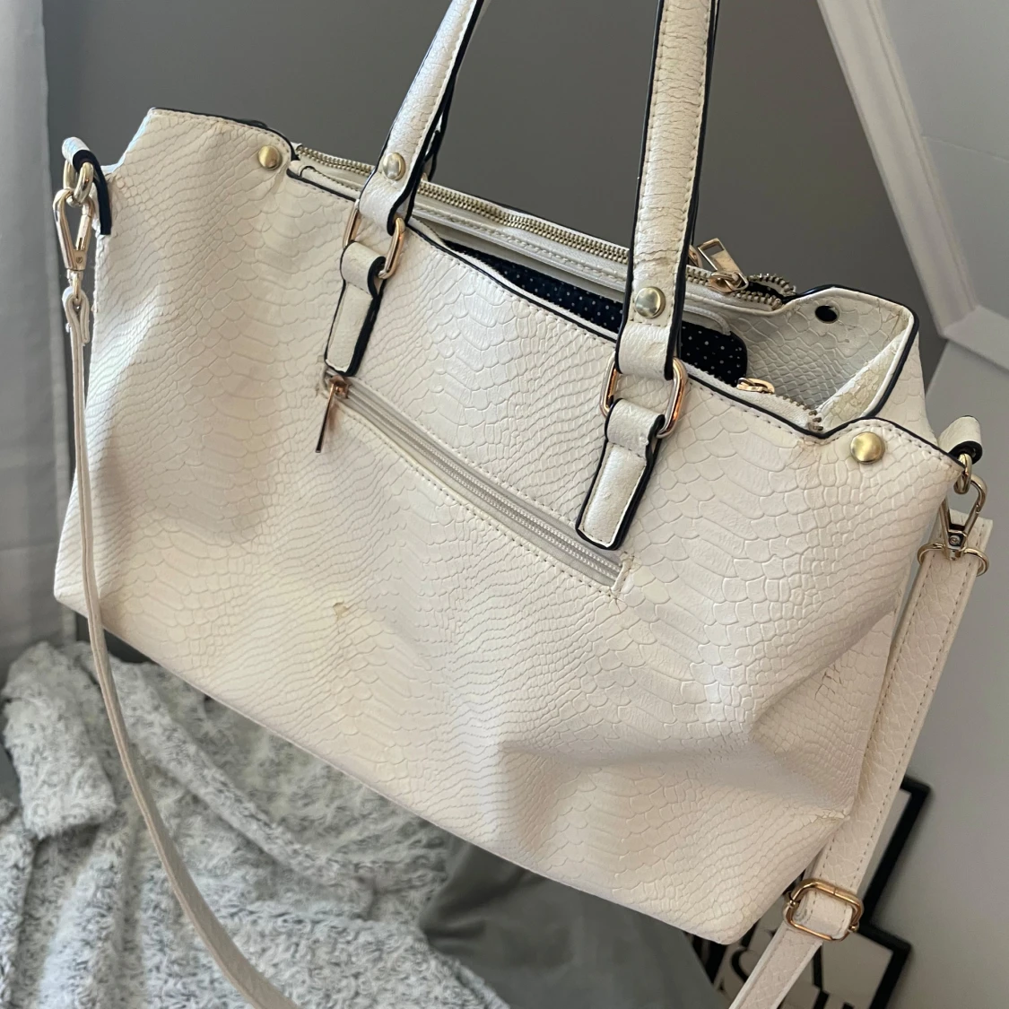 Vit axelväska från Lycke - 2